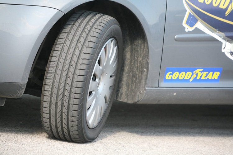 Goodyear EfficientGrip (Гудиер Эффициент Грип)