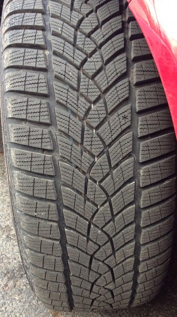 фото Goodyear UltraGrip Ice SUV крупным планом