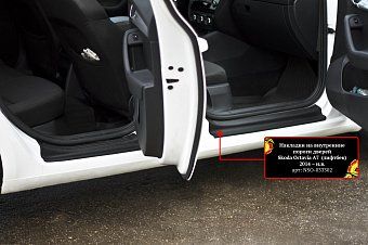 Накладки на внутренние пороги дверей для Skoda Octavia A7 (2017) рестайлинг