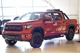 Накладки на передние фары (реснички) компл.-2 шт. для Toyota Tundra (2013-н.в.)