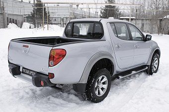 Накладка на задний откидной борт (со скотчем 3М) для Mitsubishi L200 (2010-2013 ) рестайлинг