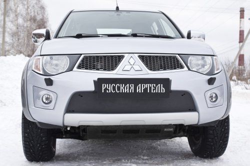Зимняя заглушка решетки переднего бампера для Mitsubishi L200 (2014-2015) - 1