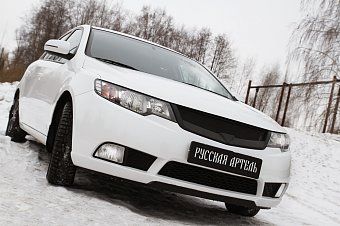 Решетка радиатора спорт с сеткой металлик (3 мм.) для Kia Cerato Forte (2008-2013)